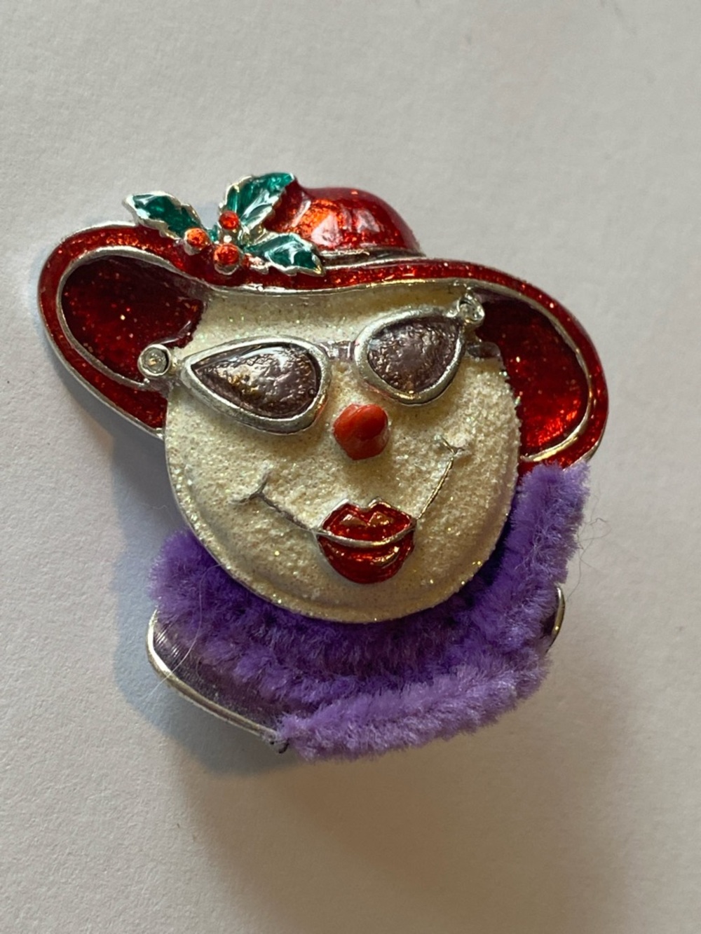 Diva 👩‍🎤 Red Hat Snowwoman Brooch with Purple Trim